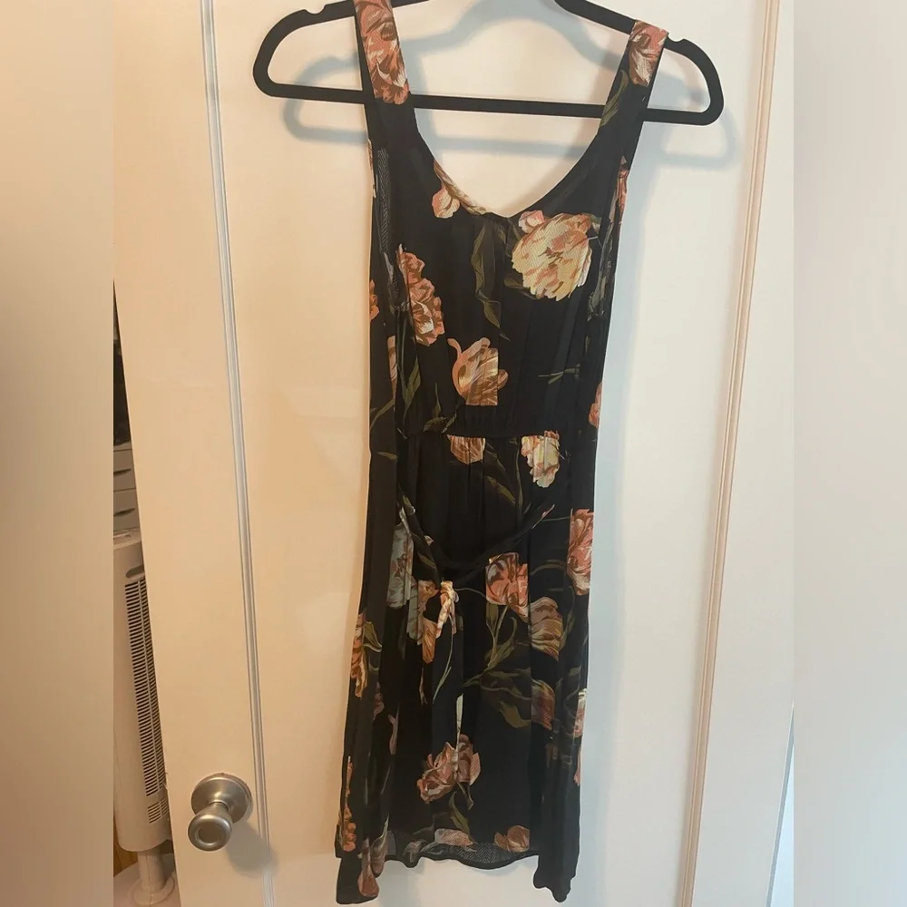 Women’s dress, size xs. Removable tie belt. - Picture 3 of 4